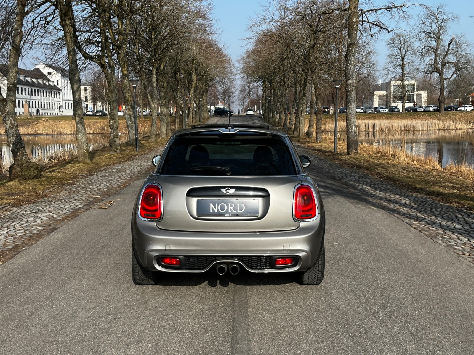 Grå Mini Cooper S fra 2016