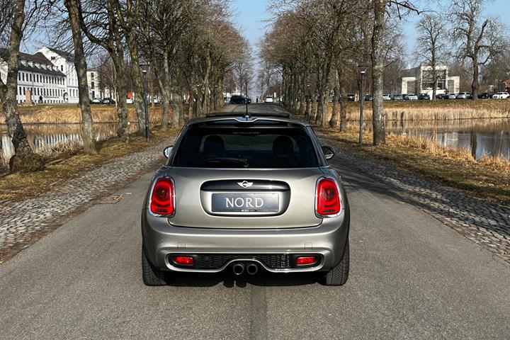 Grå Mini Cooper S fra 2016