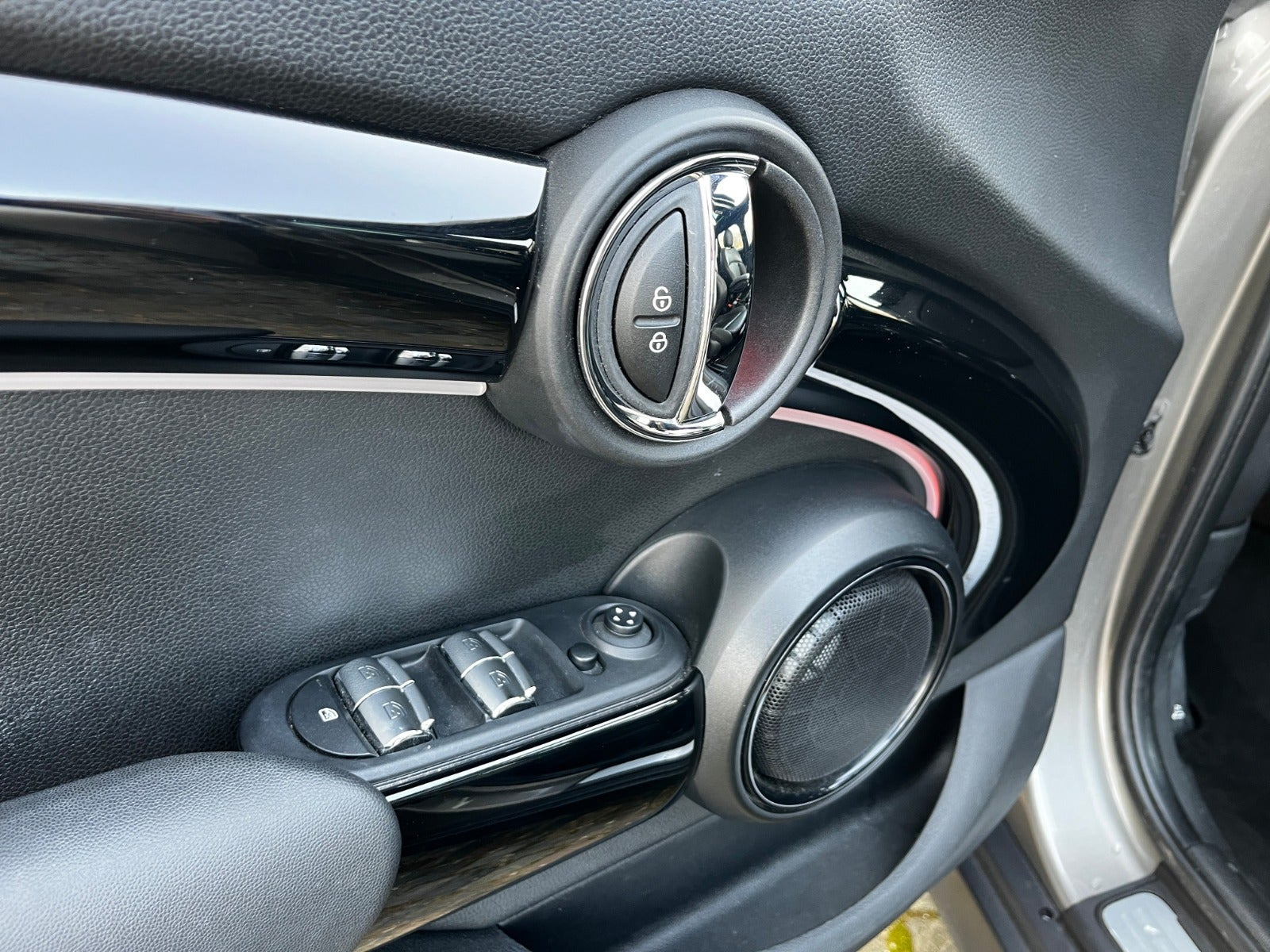 Grå Mini Cooper S fra 2016