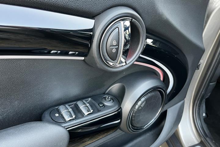 Grå Mini Cooper S fra 2016