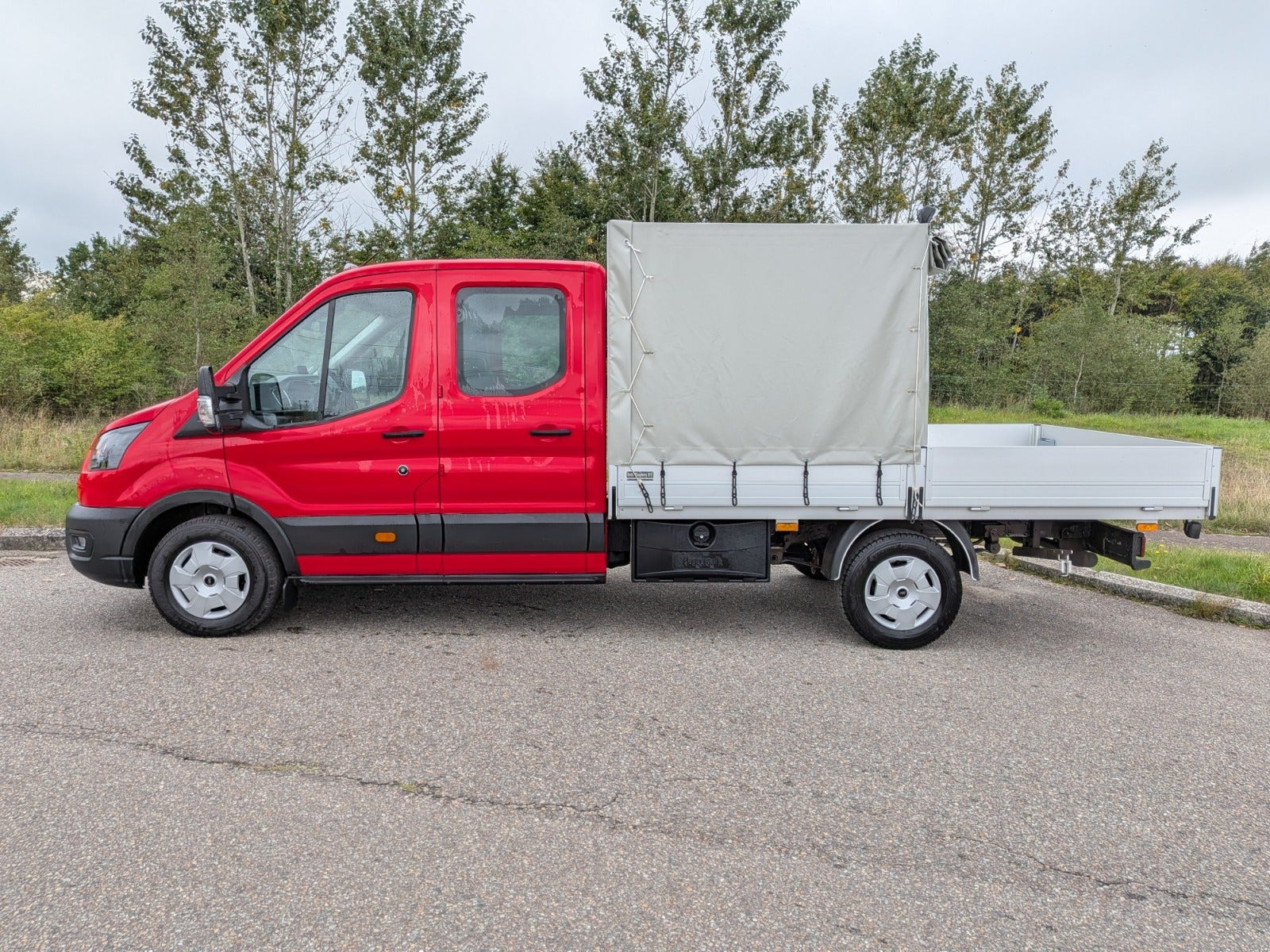 Rød Ford Transit 350 L4 Chassis fra 2026