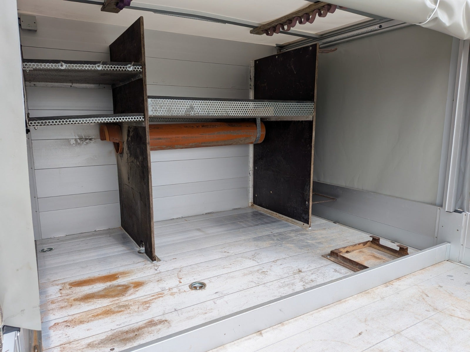 Rød Ford Transit 350 L4 Chassis fra 2026