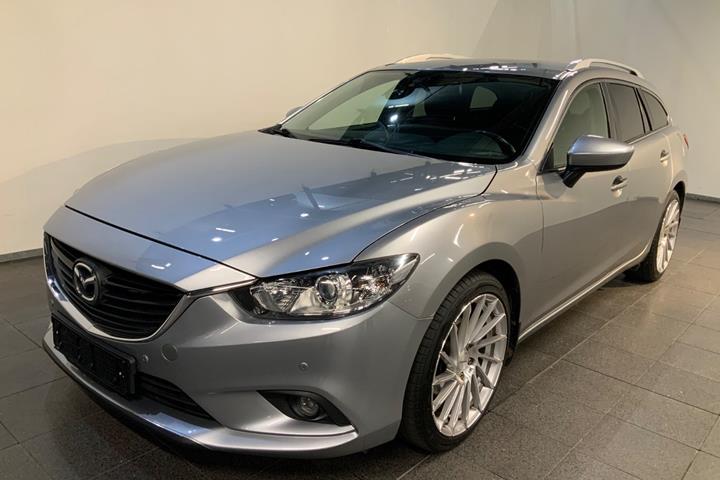 Sølv Mazda 6 fra 2013 set udefra