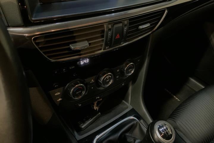Sølv Mazda 6 fra 2013