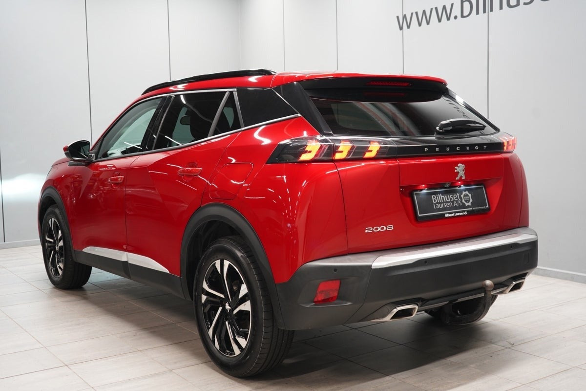 Rød Peugeot 2008 fra 2020
