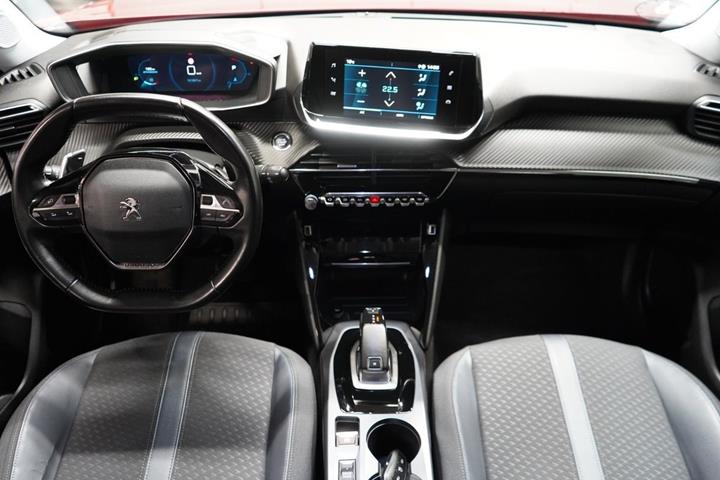 Rød Peugeot 2008 fra 2020