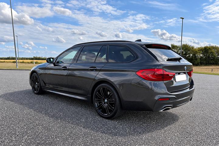 Sort BMW 520 fra 2019