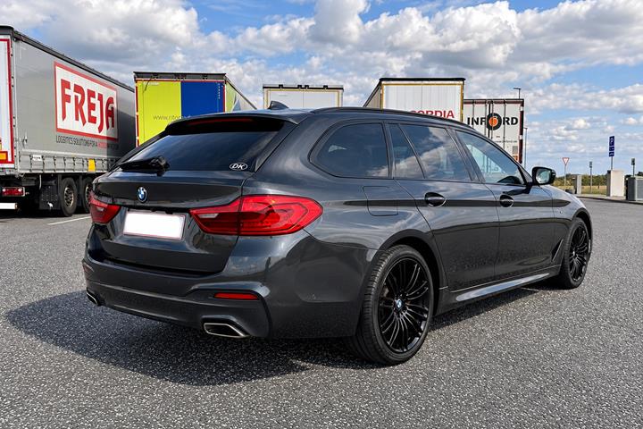 Sort BMW 520 fra 2019