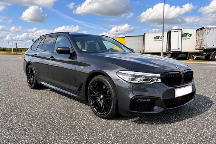 Sort BMW 520 fra 2019