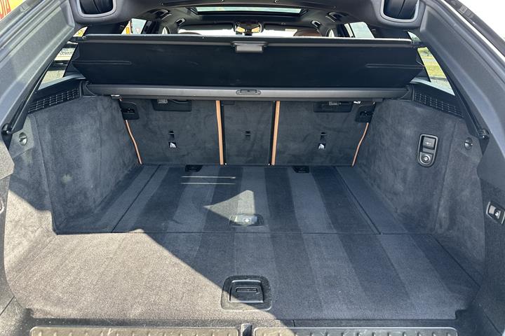 Sort BMW 520 fra 2019