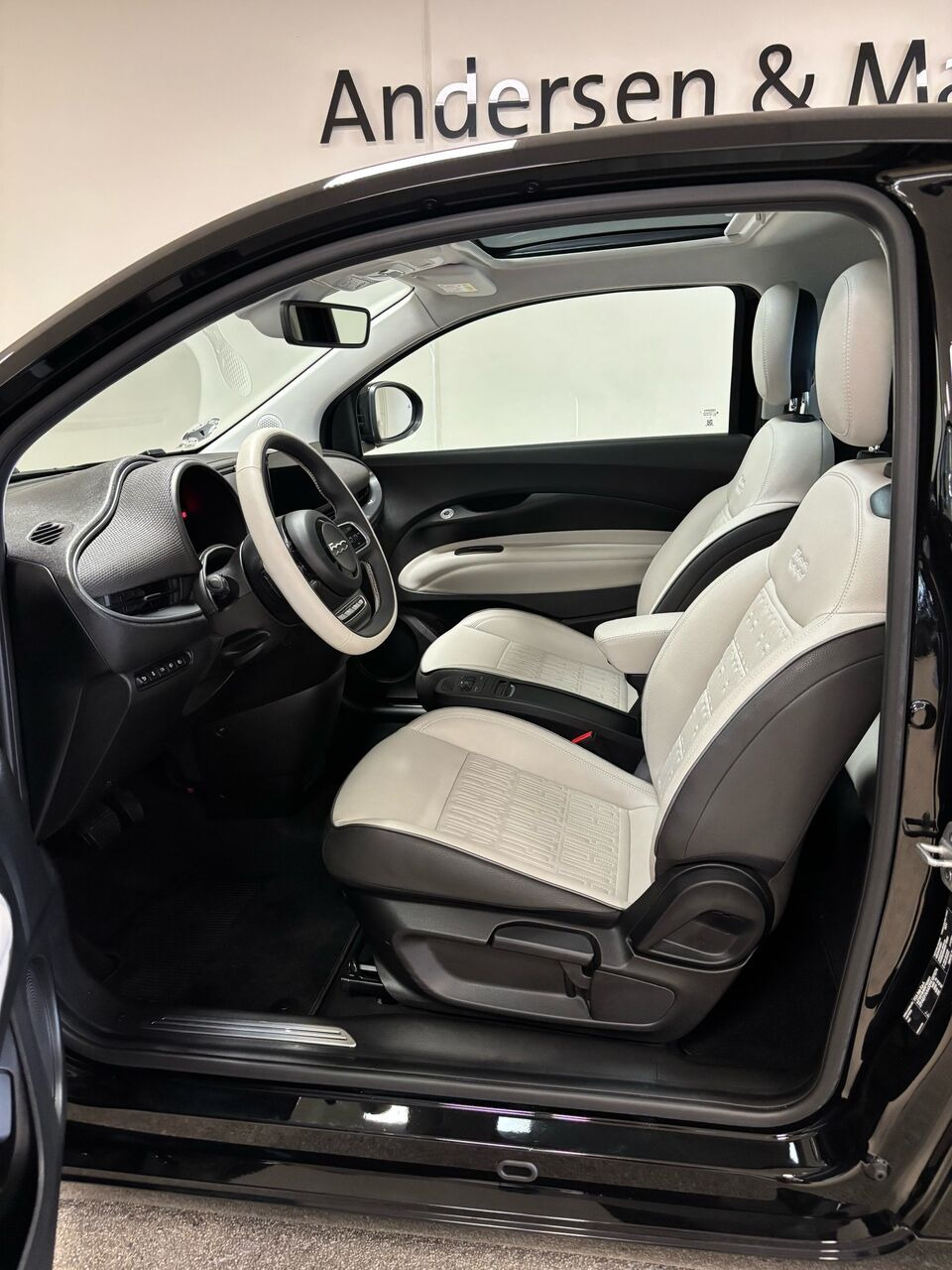 Sort Fiat 500e fra 2023