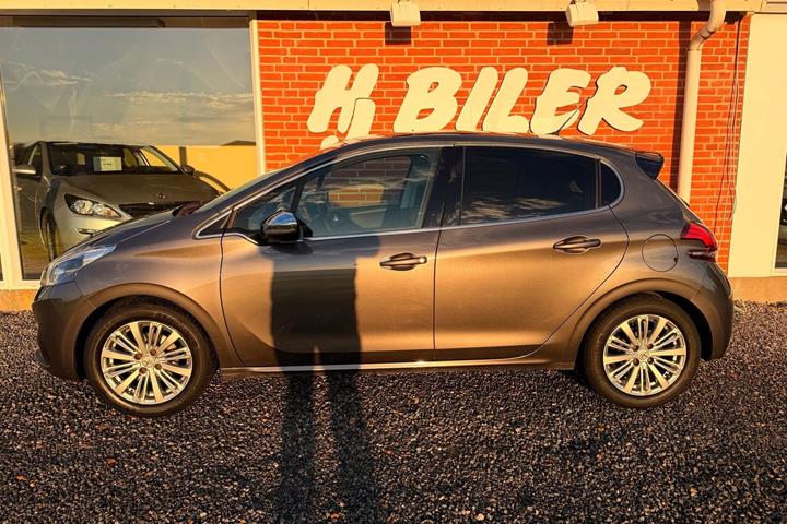 Sort Peugeot 208 fra 2019