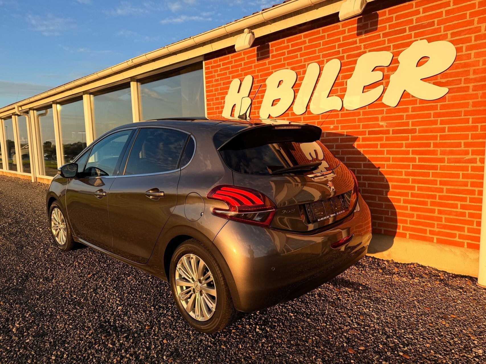 Sort Peugeot 208 fra 2019