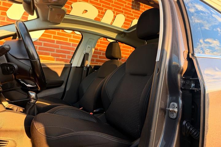 Sort Peugeot 208 fra 2019