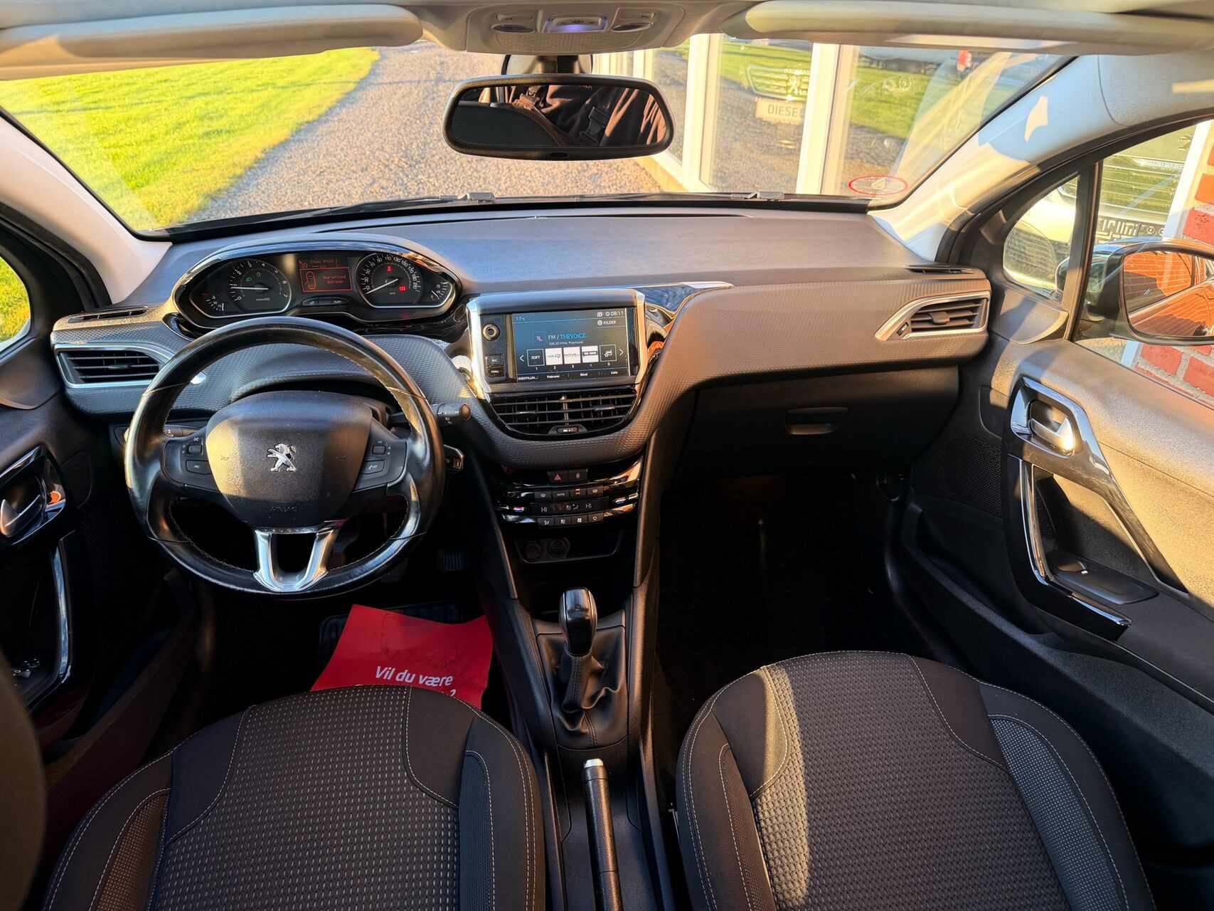 Sort Peugeot 208 fra 2019