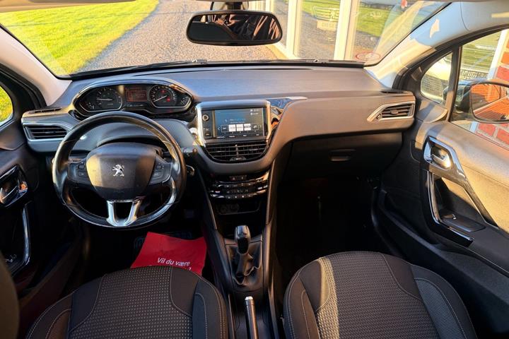 Sort Peugeot 208 fra 2019