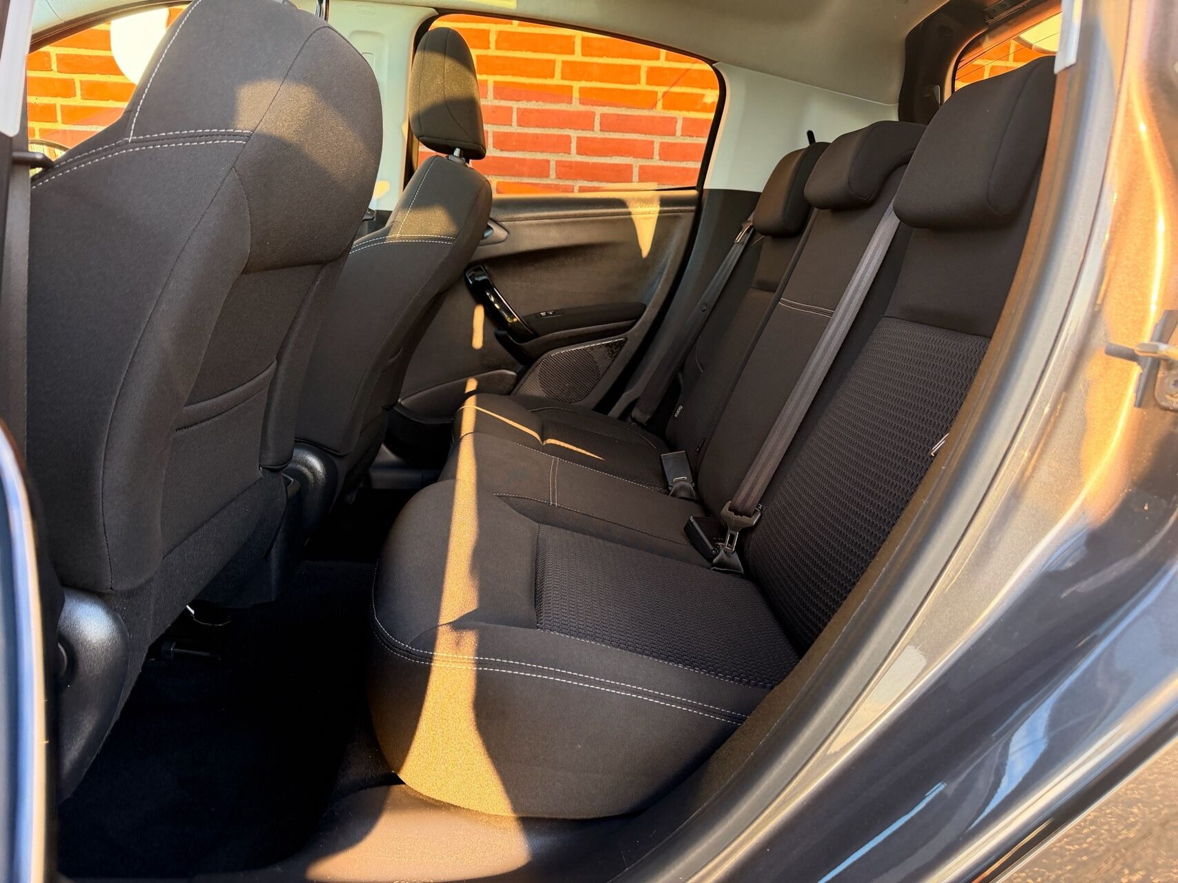 Sort Peugeot 208 fra 2019