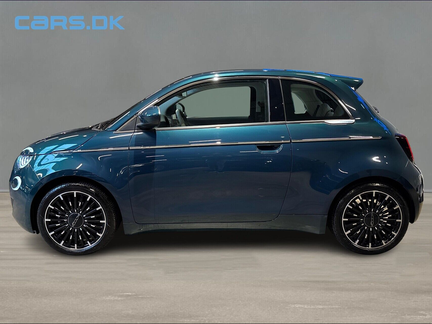 Grøn Fiat 500e fra 2023