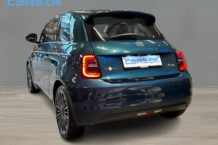 Grøn Fiat 500e fra 2023