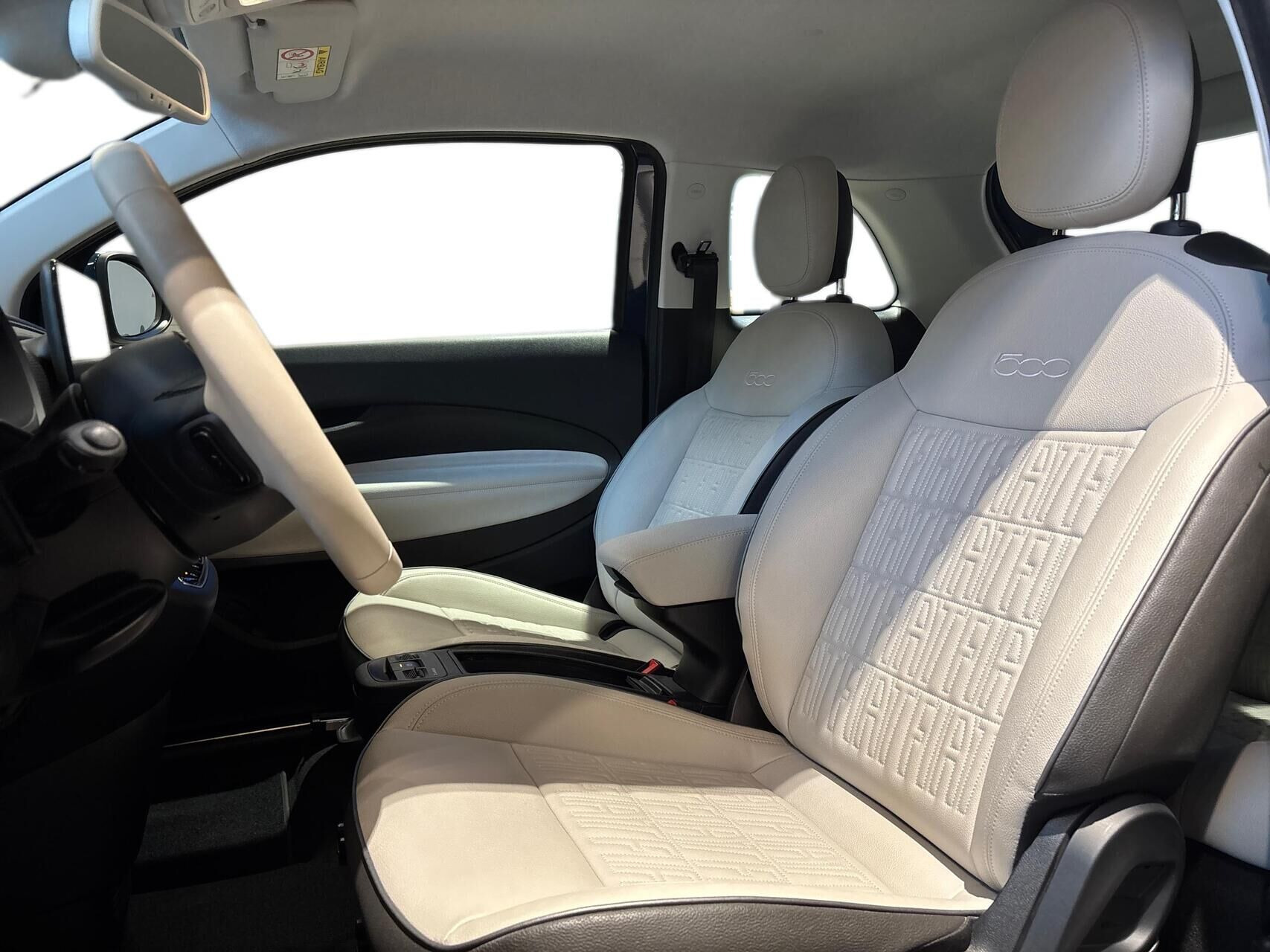 Grøn Fiat 500e fra 2023