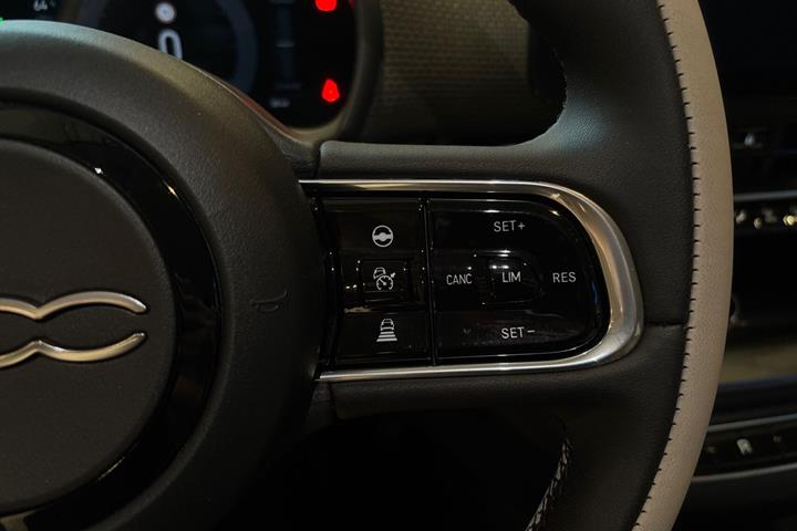 Grøn Fiat 500e fra 2023