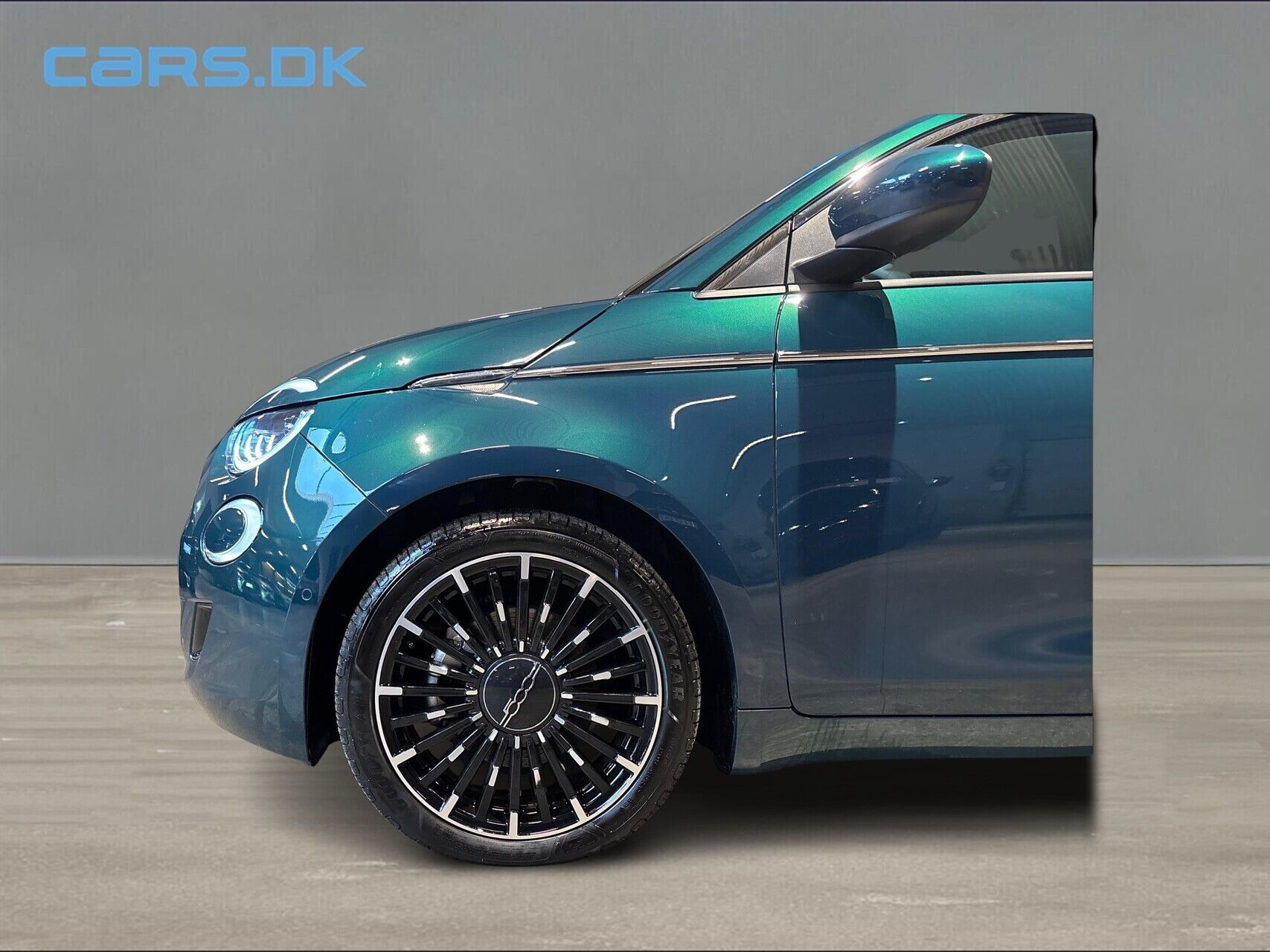 Grøn Fiat 500e fra 2023