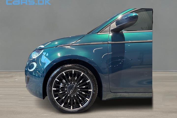 Grøn Fiat 500e fra 2023