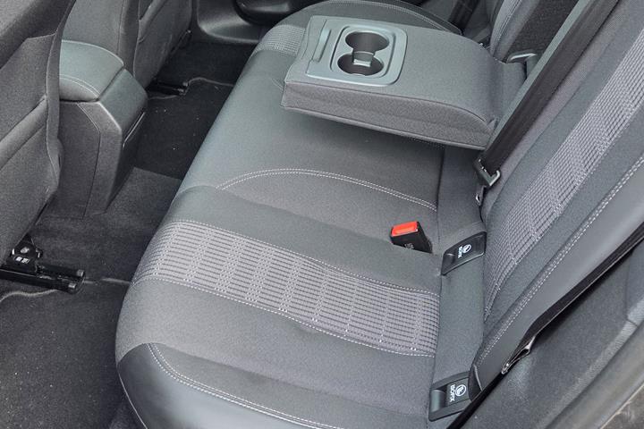 Grå Peugeot 308 fra 2018
