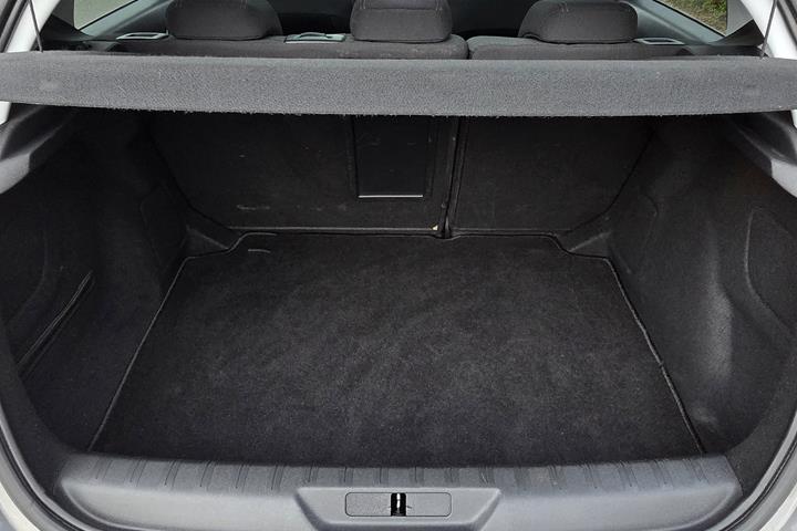 Grå Peugeot 308 fra 2018