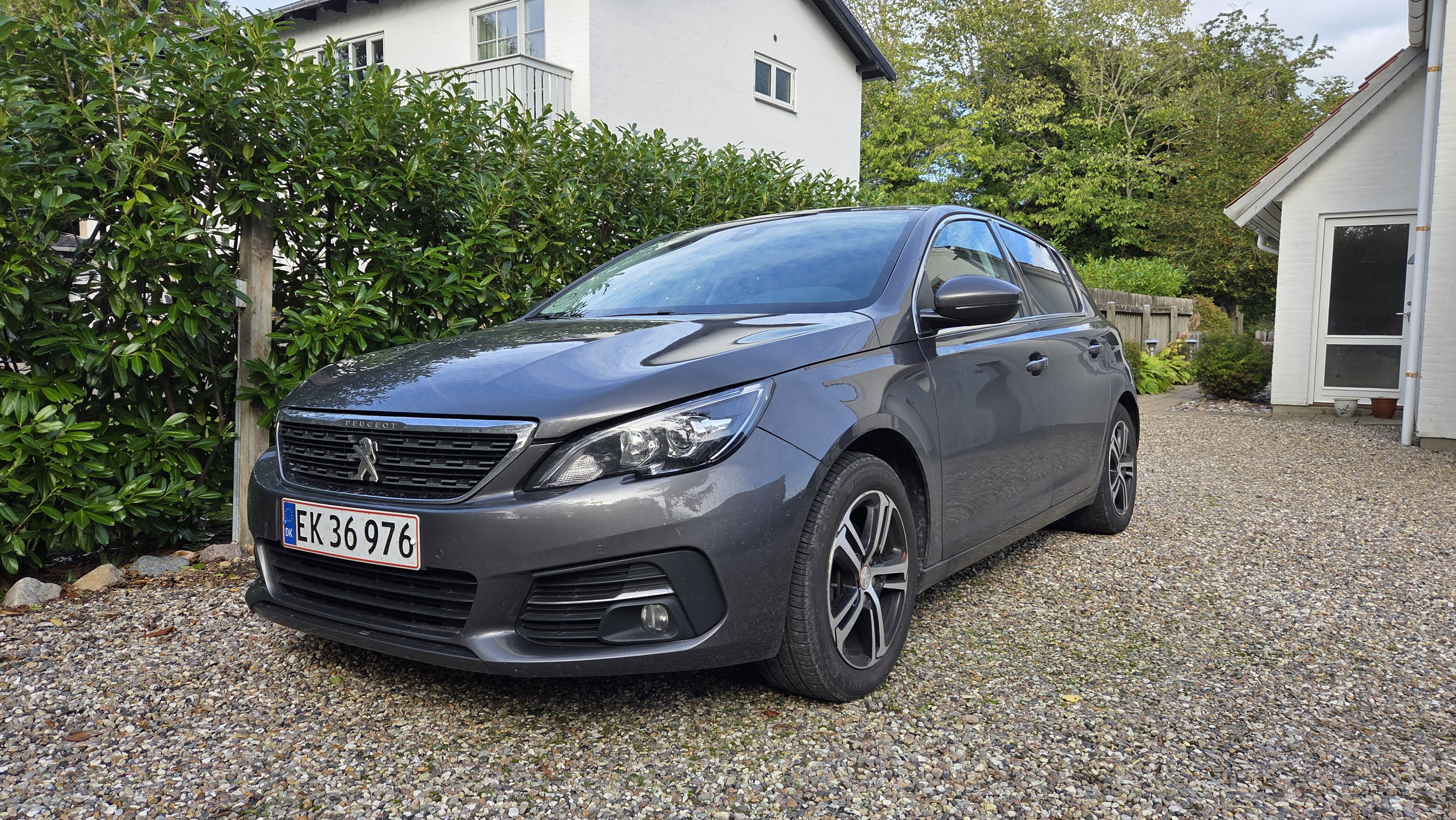 Grå Peugeot 308 fra 2018