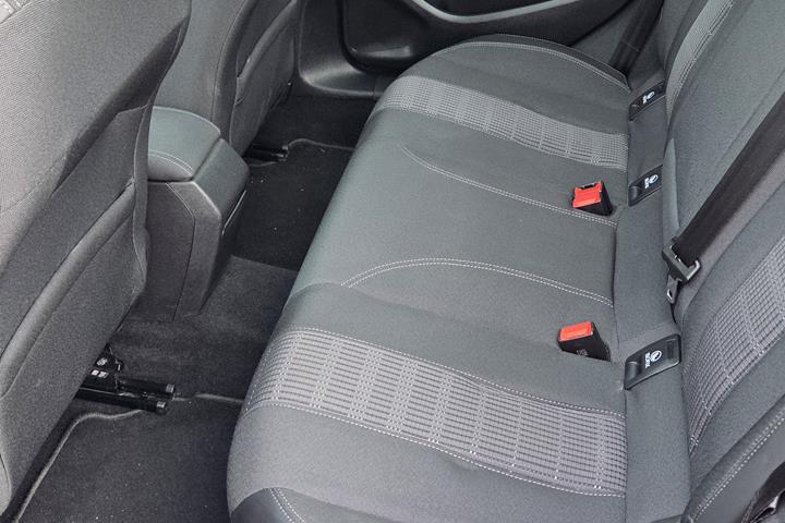 Grå Peugeot 308 fra 2018