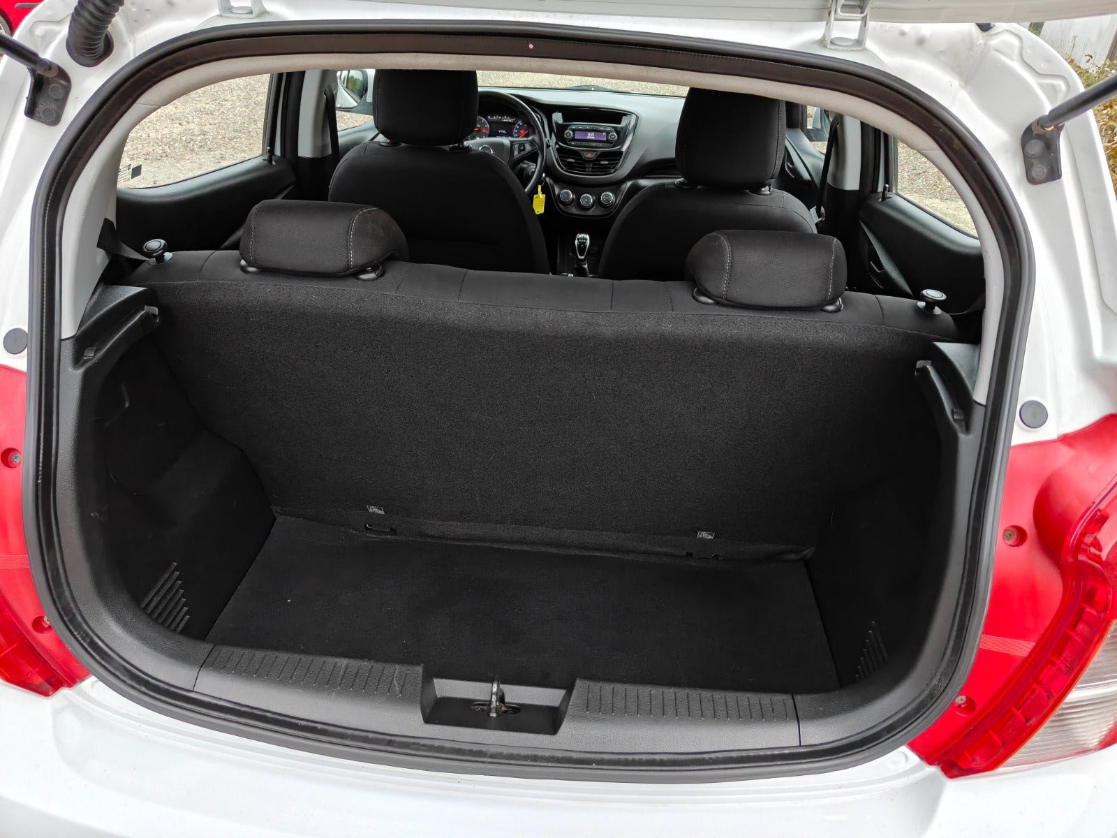 Gul Opel Karl fra 2016