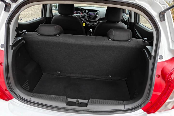 Gul Opel Karl fra 2016