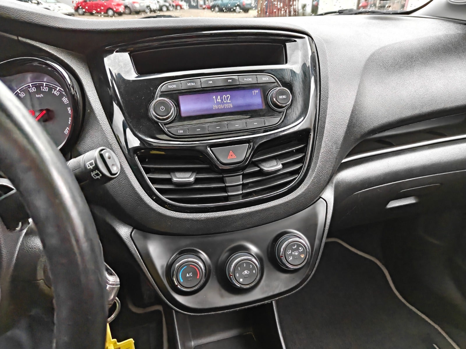 Gul Opel Karl fra 2016