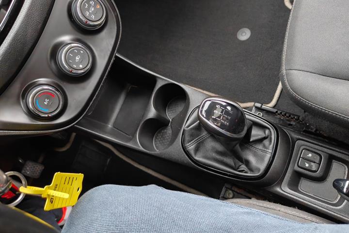 Gul Opel Karl fra 2016