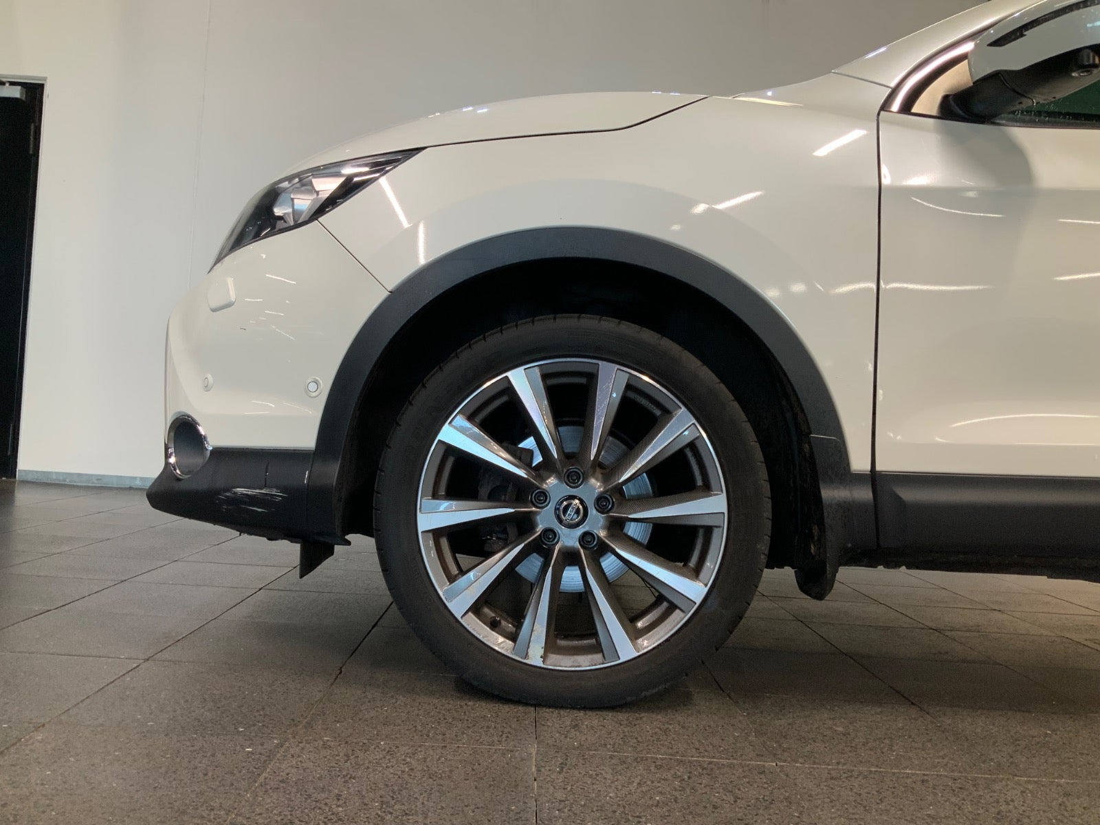 Hvid Nissan Qashqai fra 2017