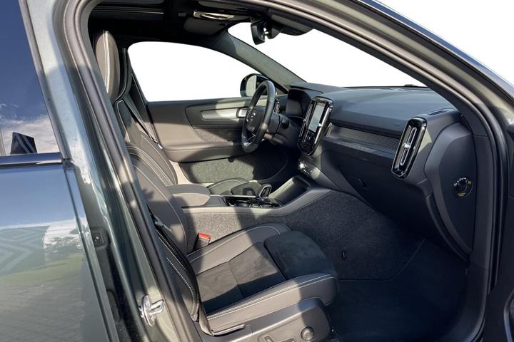 Grøn Volvo EX40 fra 2026