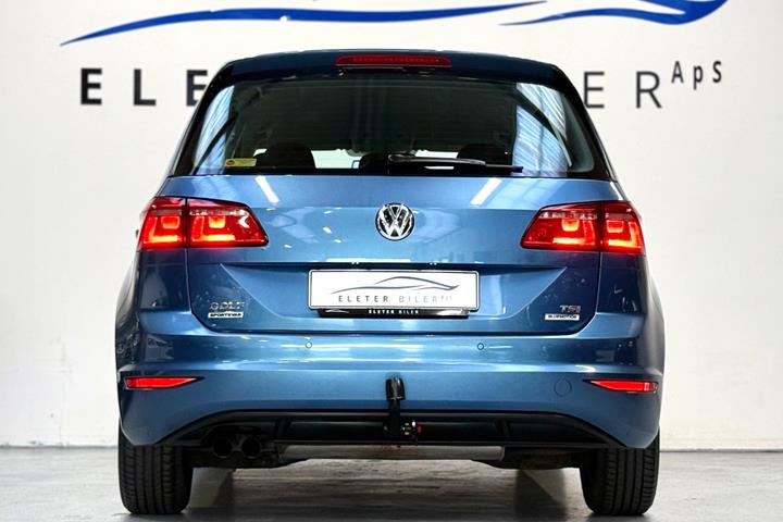 Blå VW Golf Sportsvan fra 2016