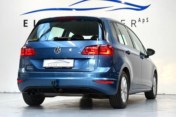 Blå VW Golf Sportsvan fra 2016