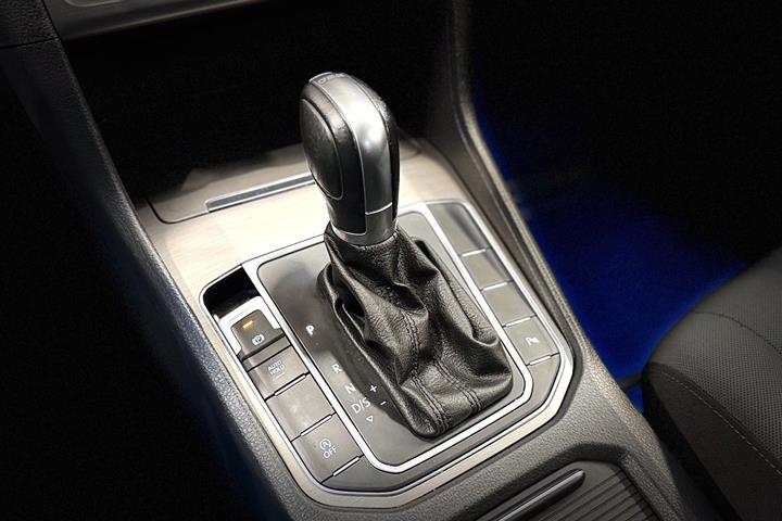 Blå VW Golf Sportsvan fra 2016