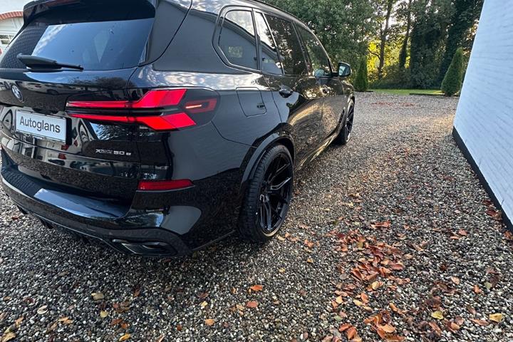 Sort BMW X5 fra 2023