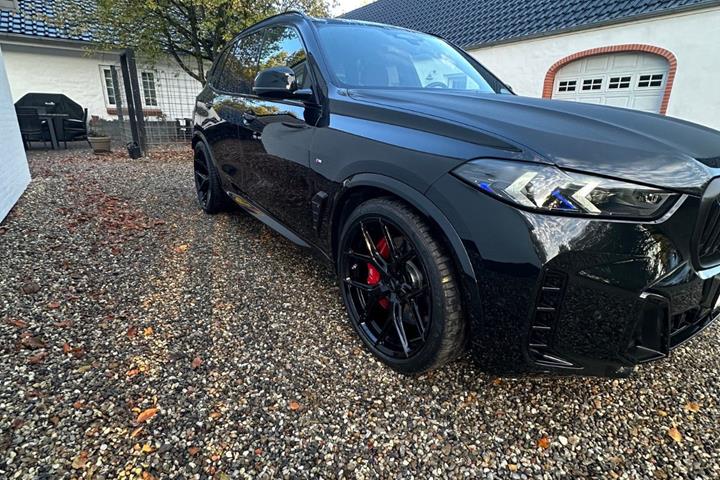 Sort BMW X5 fra 2023