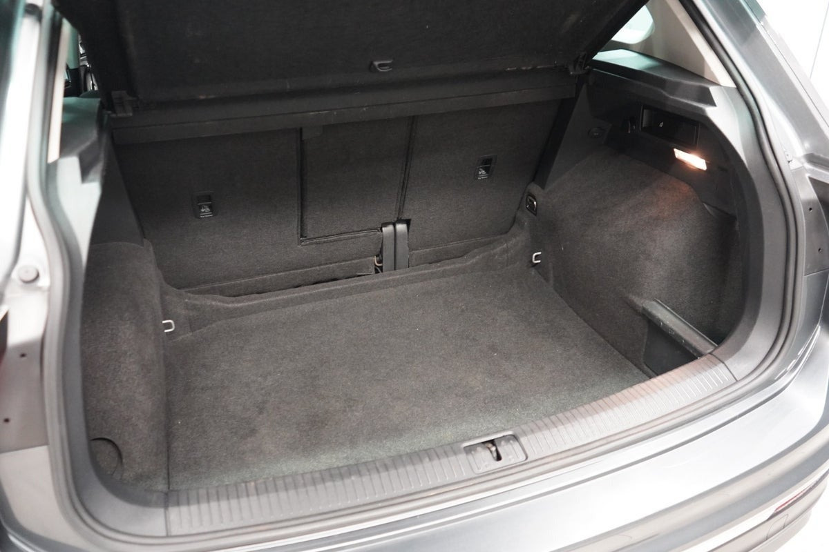 Grå VW Tiguan fra 2018