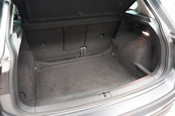Grå VW Tiguan fra 2018