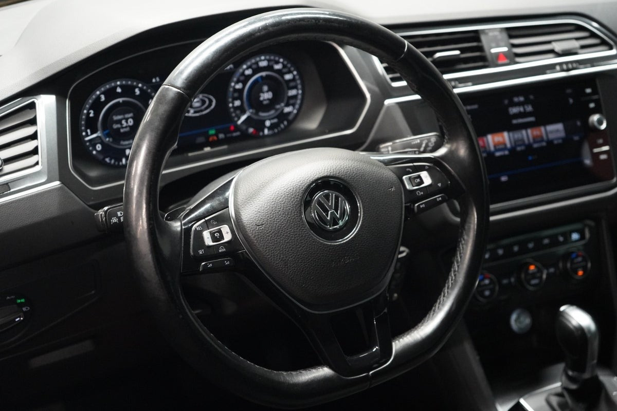 Grå VW Tiguan fra 2018