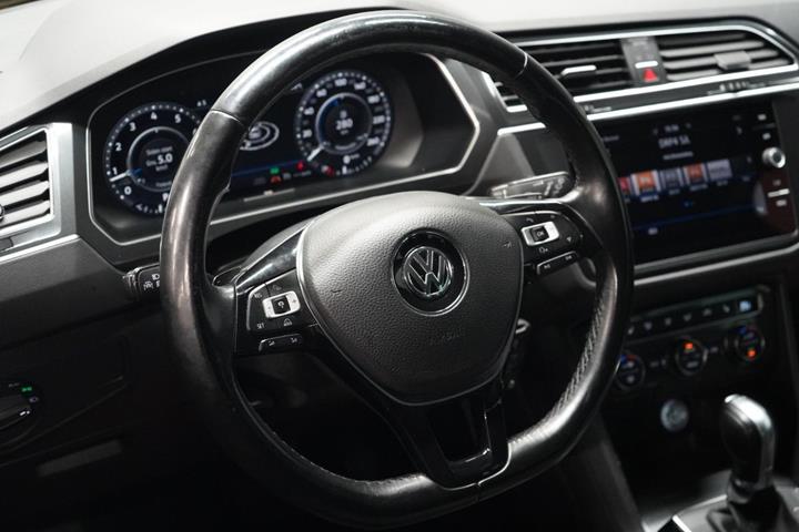 Grå VW Tiguan fra 2018