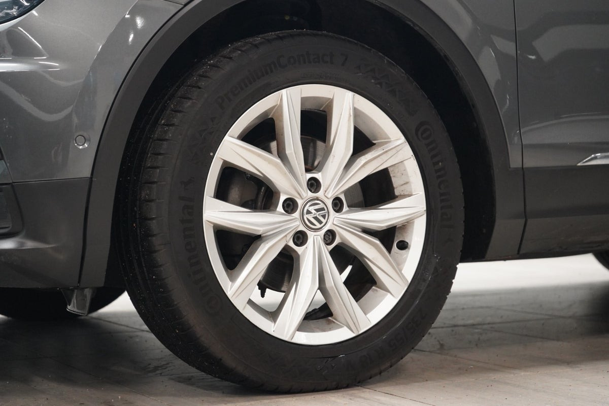 Grå VW Tiguan fra 2018