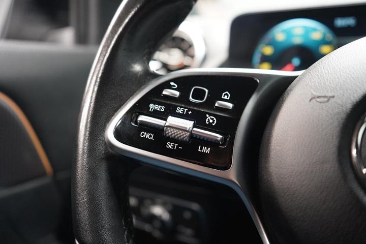 Sort Mercedes GLA250 e fra 2023