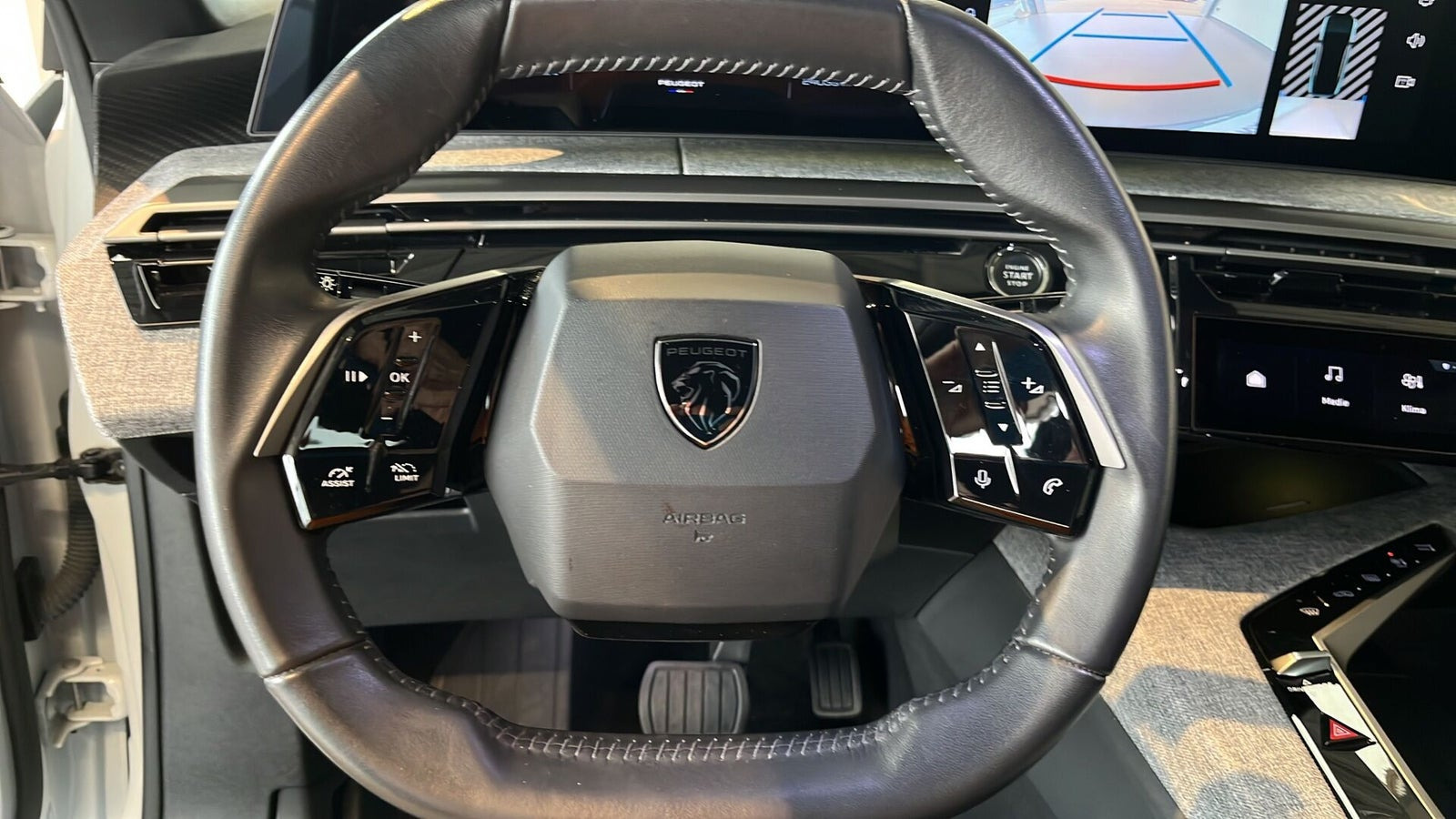 Hvid Peugeot e-3008 fra 2024