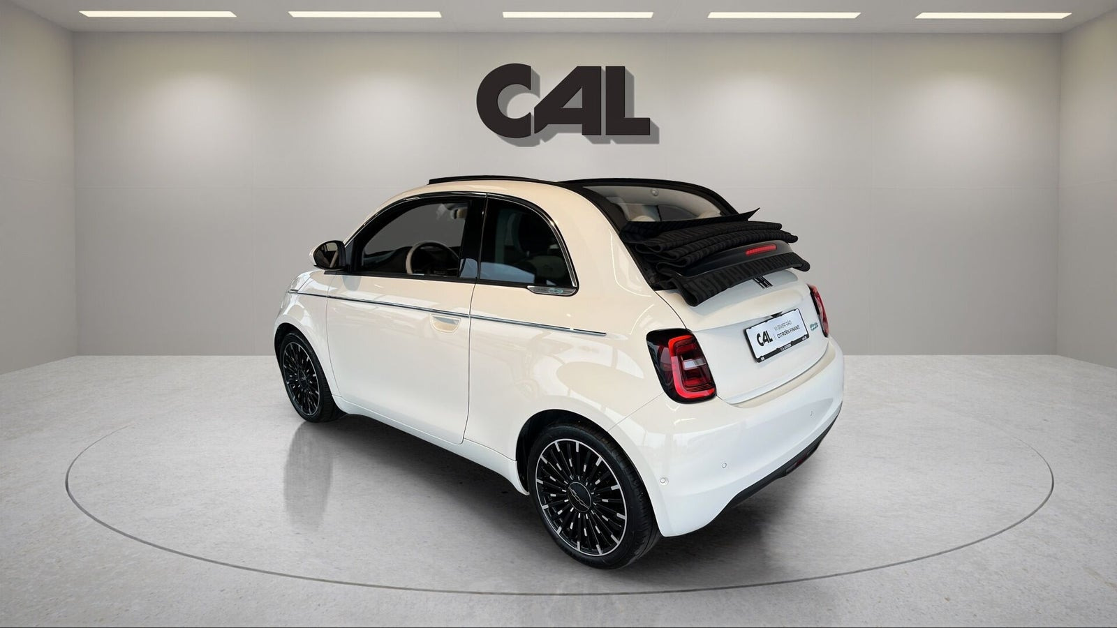 Hvid Fiat 500e fra 2023